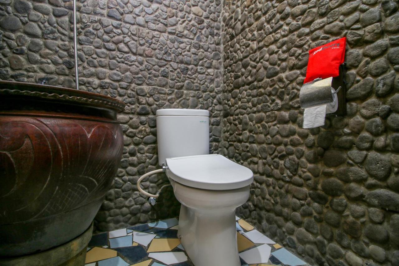 ホテル レッドドアーズ プラス アット マグウォ Kalasan 部屋 写真
